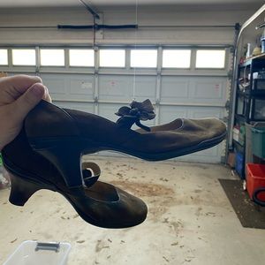 Brown suede Mary Janes w11